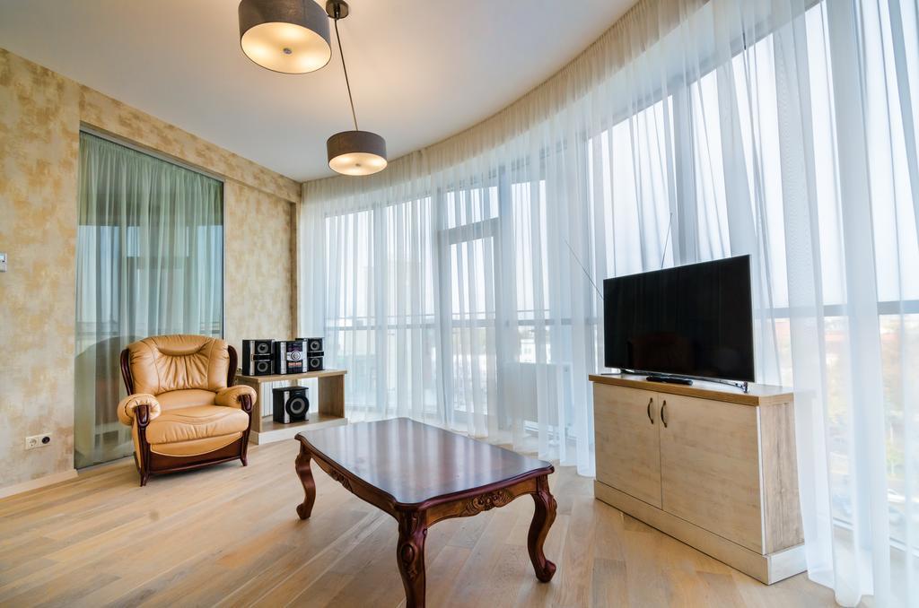 Leogrand Apartments Z Panoramoyu Lvova Luaran gambar